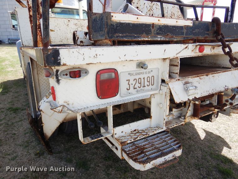 image for item DK4469 1991 Ford F800  digger derrick truck