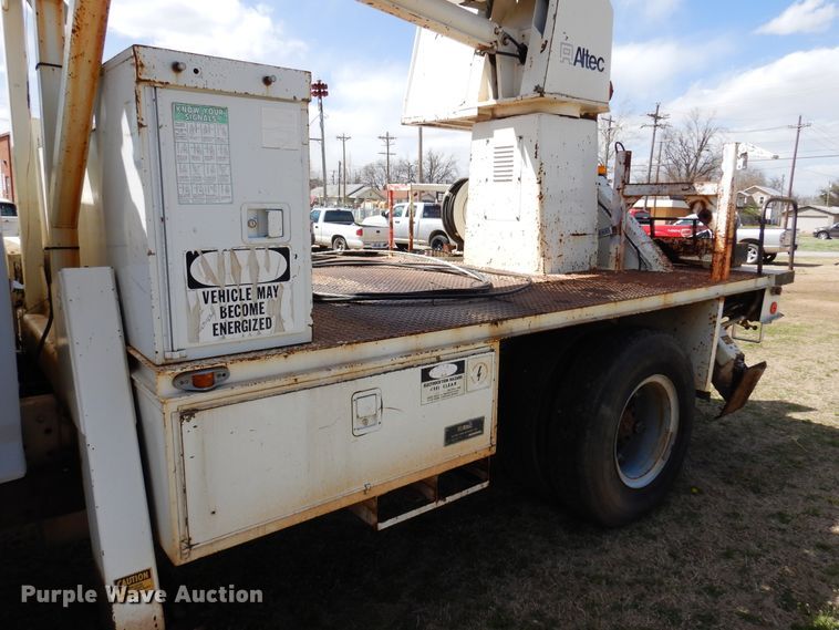 image for item DK4469 1991 Ford F800  digger derrick truck