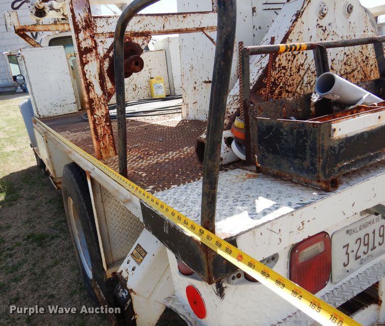 image for item DK4469 1991 Ford F800  digger derrick truck