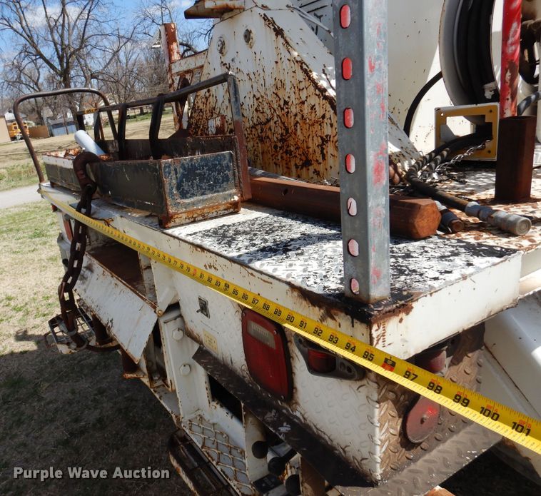 image for item DK4469 1991 Ford F800  digger derrick truck