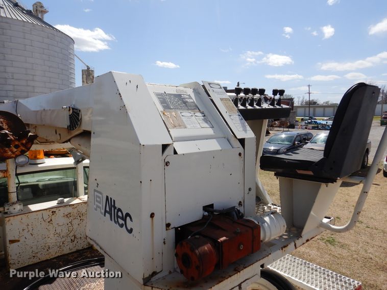 image for item DK4469 1991 Ford F800  digger derrick truck