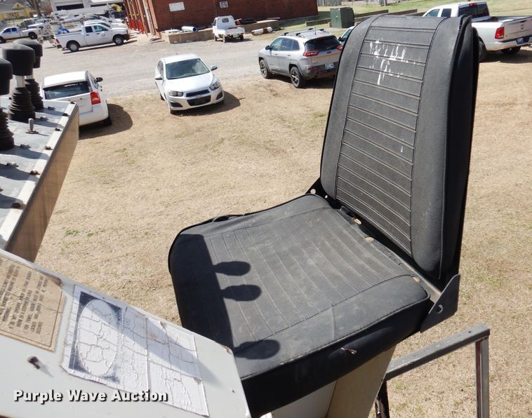 image for item DK4469 1991 Ford F800  digger derrick truck