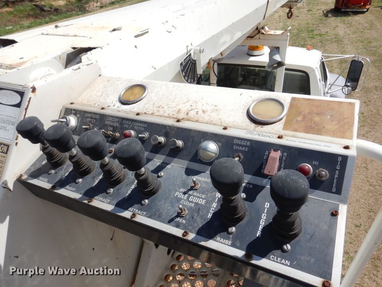 image for item DK4469 1991 Ford F800  digger derrick truck