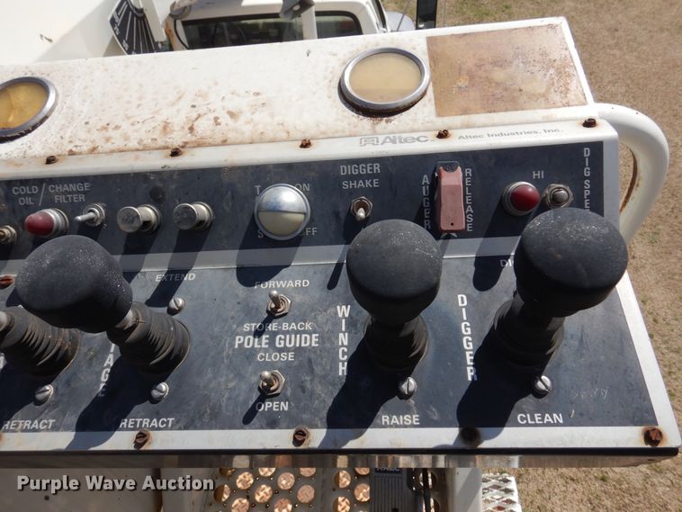 image for item DK4469 1991 Ford F800  digger derrick truck