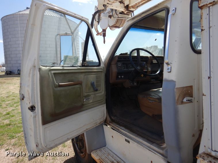 image for item DK4469 1991 Ford F800  digger derrick truck