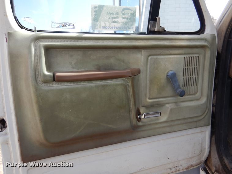 image for item DK4469 1991 Ford F800  digger derrick truck