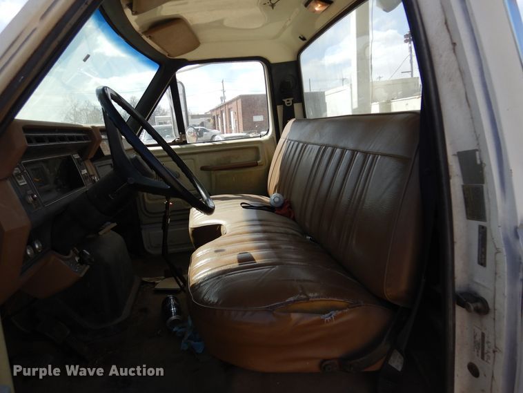 image for item DK4469 1991 Ford F800  digger derrick truck