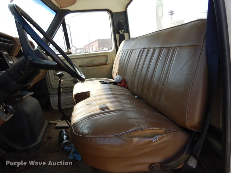 image for item DK4469 1991 Ford F800  digger derrick truck