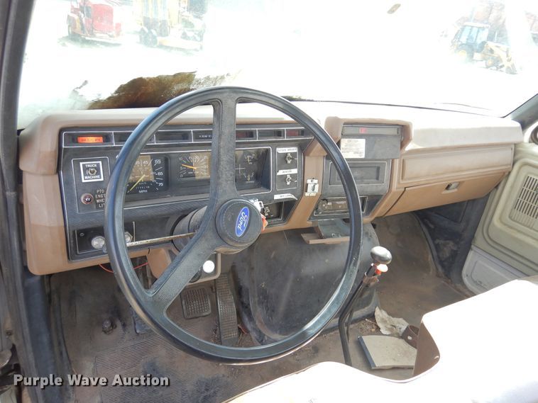 image for item DK4469 1991 Ford F800  digger derrick truck