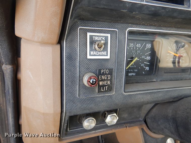 image for item DK4469 1991 Ford F800  digger derrick truck