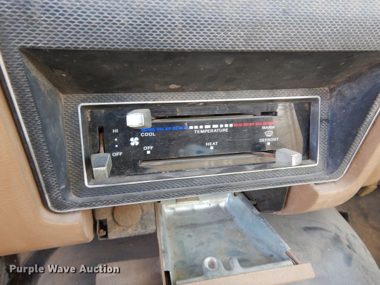 image for item DK4469 1991 Ford F800  digger derrick truck