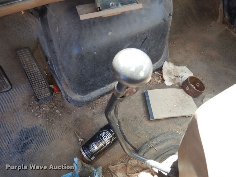 image for item DK4469 1991 Ford F800  digger derrick truck