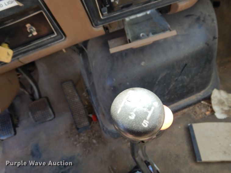 image for item DK4469 1991 Ford F800  digger derrick truck