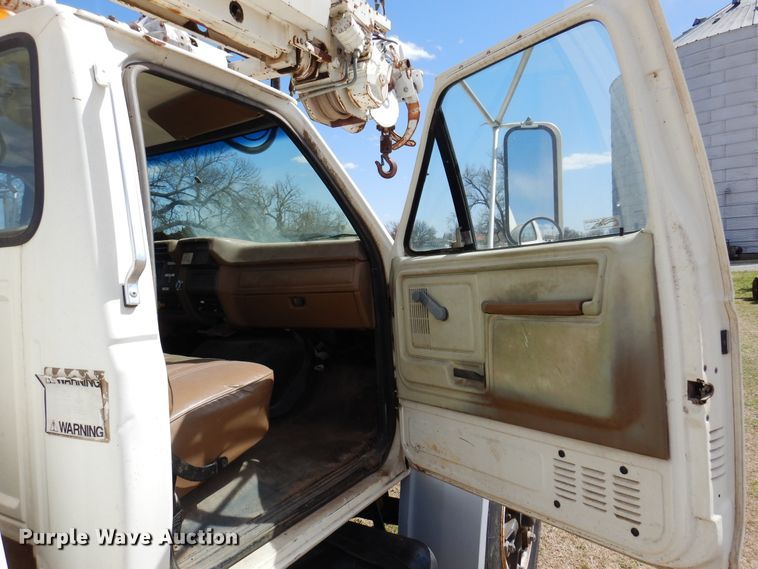 image for item DK4469 1991 Ford F800  digger derrick truck
