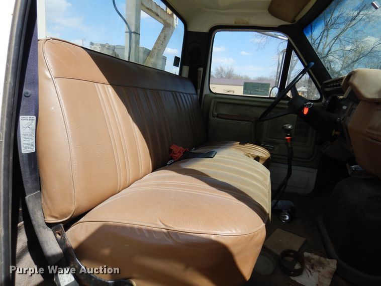 image for item DK4469 1991 Ford F800  digger derrick truck