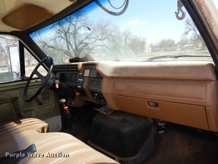 image for item DK4469 1991 Ford F800  digger derrick truck