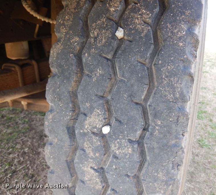 image for item DK4469 1991 Ford F800  digger derrick truck