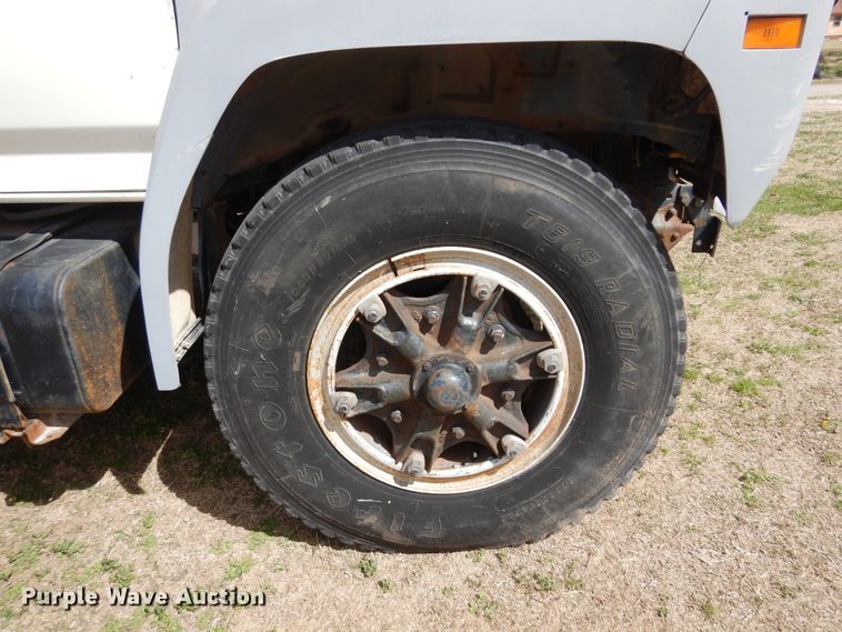 image for item DK4469 1991 Ford F800  digger derrick truck