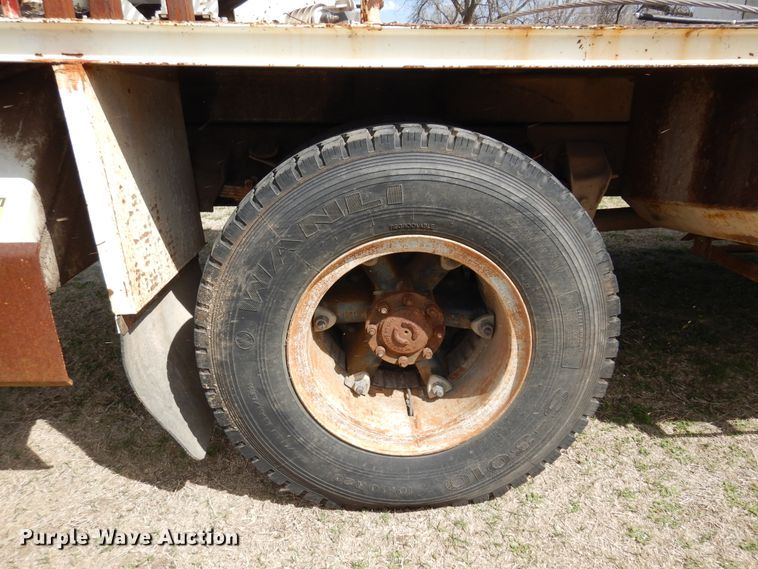 image for item DK4469 1991 Ford F800  digger derrick truck