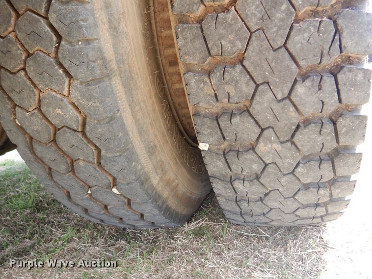 image for item DK4469 1991 Ford F800  digger derrick truck