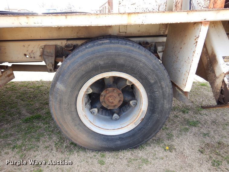 image for item DK4469 1991 Ford F800  digger derrick truck