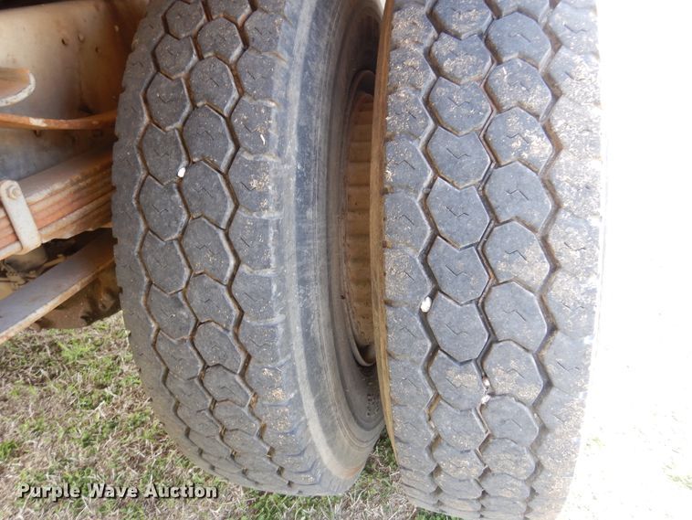 image for item DK4469 1991 Ford F800  digger derrick truck