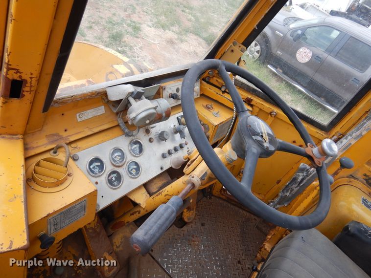 image for item DK4480 1971 Caterpillar 920  wheel loader