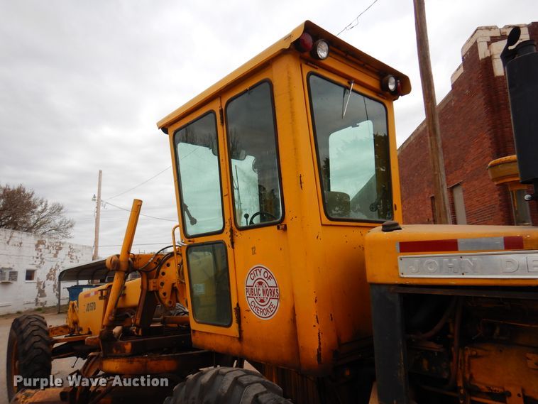 image for item DK4482 John Deere 570  motor grader