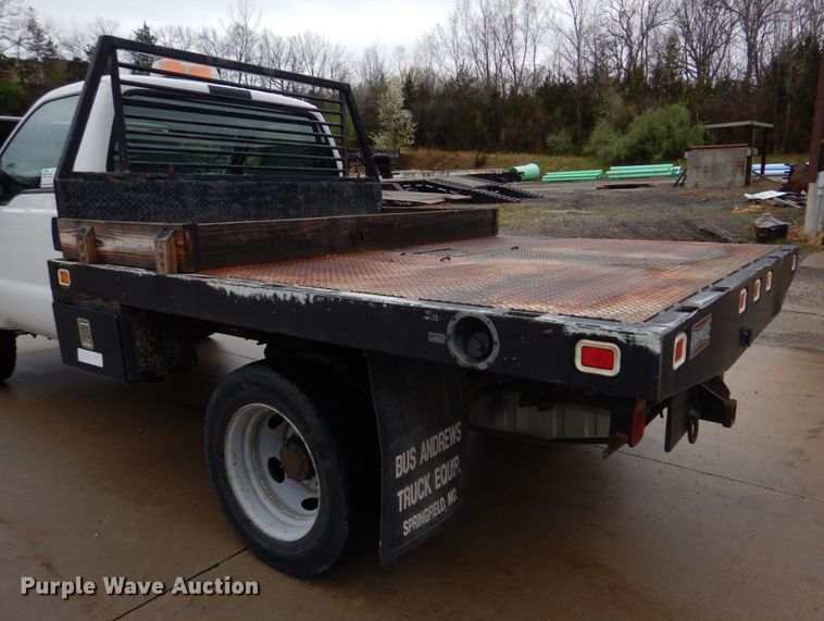 image for item DM7267 2000 Ford F550 Super Duty  flatbed truck