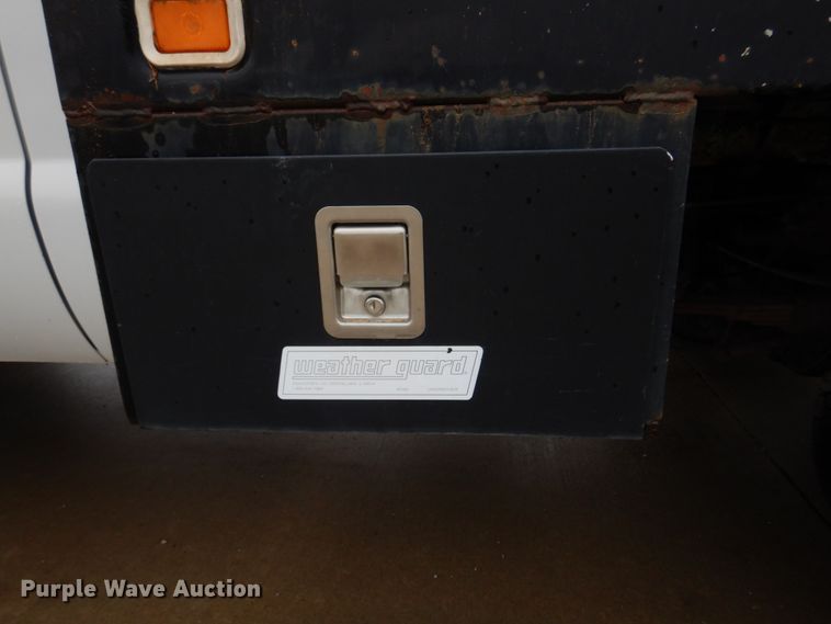 image for item DM7267 2000 Ford F550 Super Duty  flatbed truck