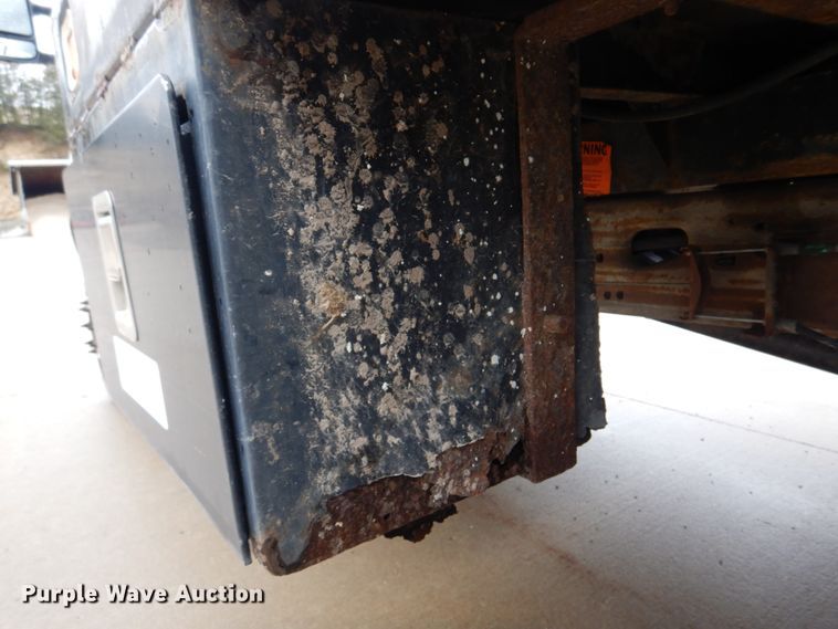 image for item DM7267 2000 Ford F550 Super Duty  flatbed truck