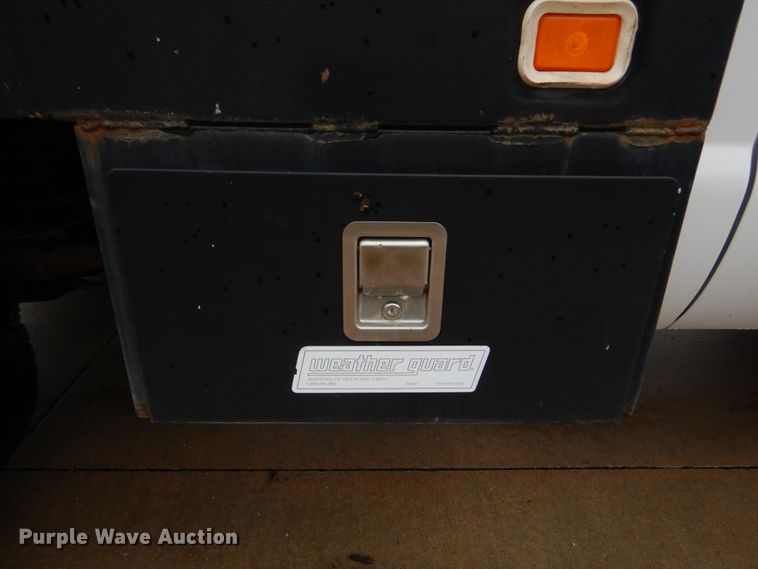 image for item DM7267 2000 Ford F550 Super Duty  flatbed truck