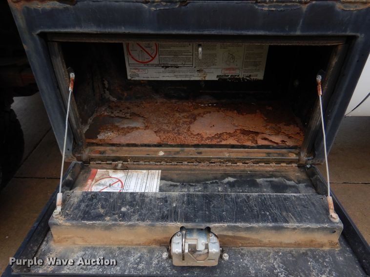 image for item DM7267 2000 Ford F550 Super Duty  flatbed truck