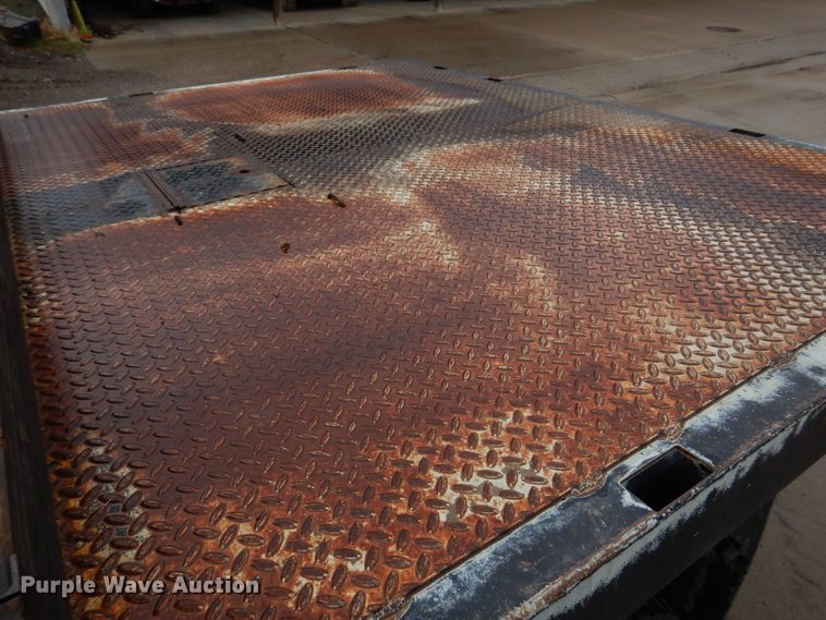 image for item DM7267 2000 Ford F550 Super Duty  flatbed truck