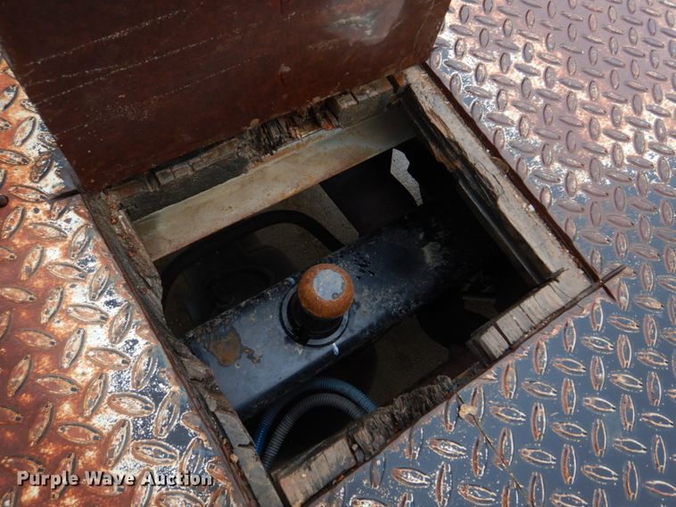 image for item DM7267 2000 Ford F550 Super Duty  flatbed truck