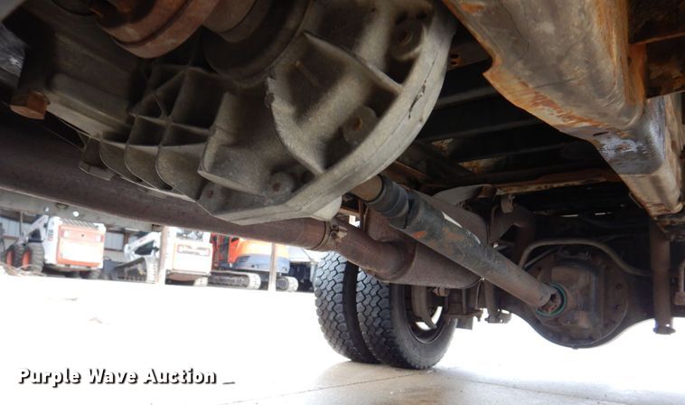 image for item DM7267 2000 Ford F550 Super Duty  flatbed truck