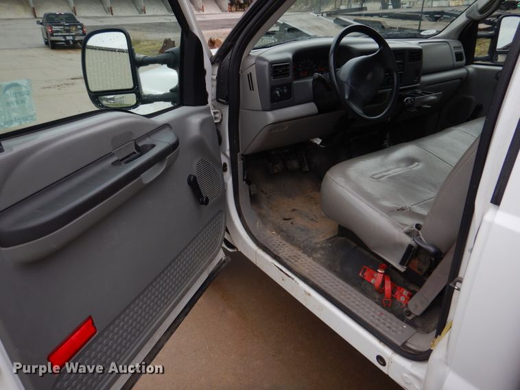 image for item DM7267 2000 Ford F550 Super Duty  flatbed truck