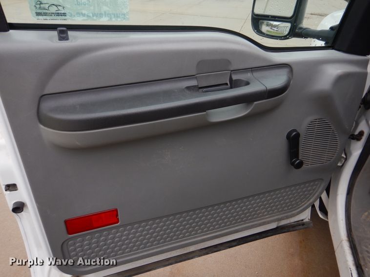 image for item DM7267 2000 Ford F550 Super Duty  flatbed truck