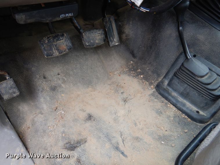 image for item DM7267 2000 Ford F550 Super Duty  flatbed truck