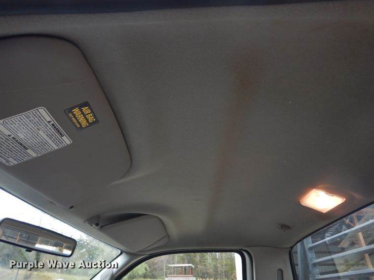 image for item DM7267 2000 Ford F550 Super Duty  flatbed truck