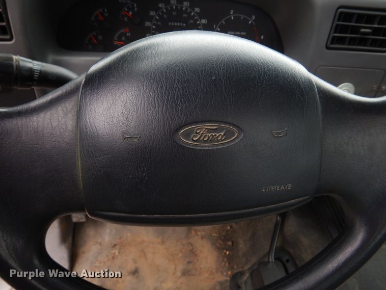 image for item DM7267 2000 Ford F550 Super Duty  flatbed truck