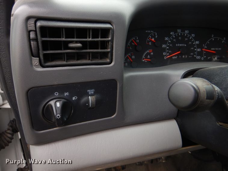 image for item DM7267 2000 Ford F550 Super Duty  flatbed truck