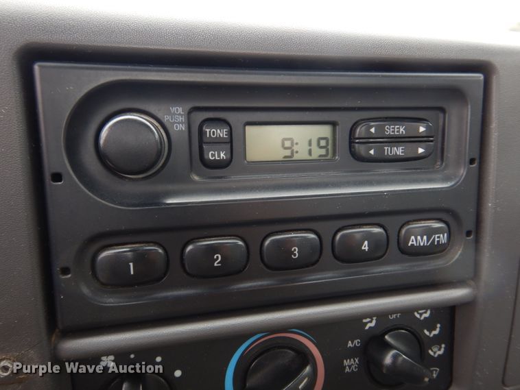 image for item DM7267 2000 Ford F550 Super Duty  flatbed truck