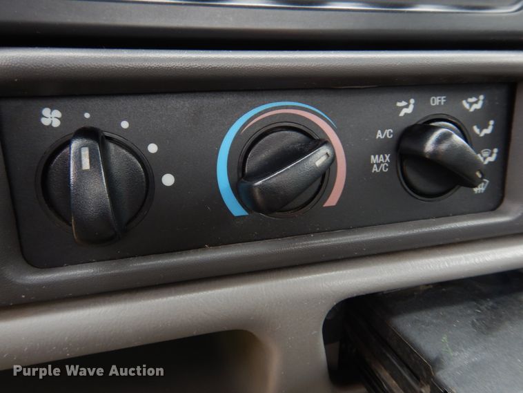 image for item DM7267 2000 Ford F550 Super Duty  flatbed truck