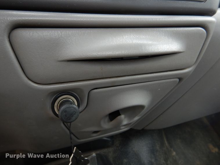 image for item DM7267 2000 Ford F550 Super Duty  flatbed truck