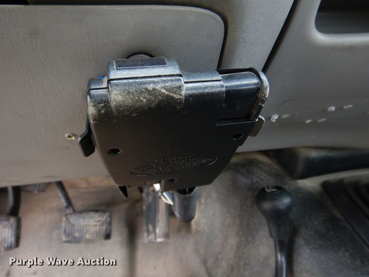 image for item DM7267 2000 Ford F550 Super Duty  flatbed truck