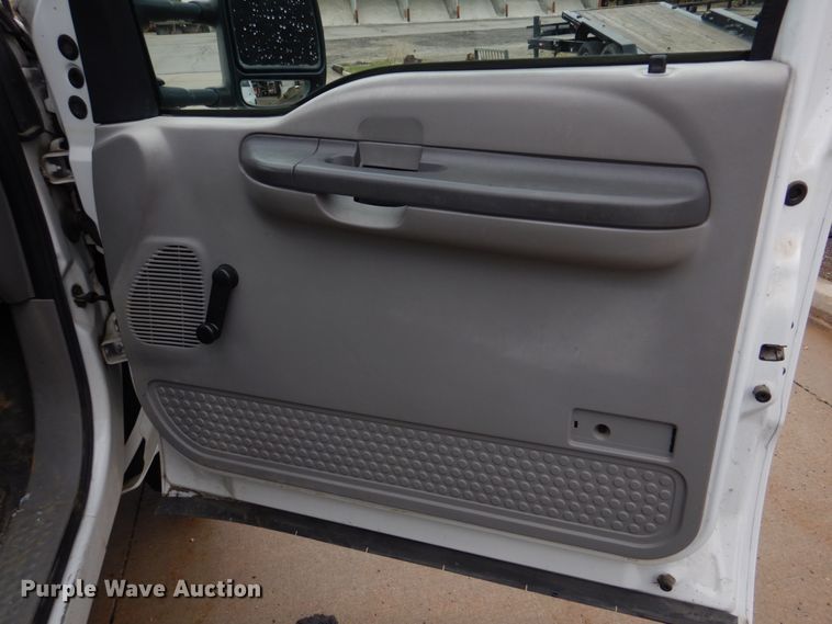 image for item DM7267 2000 Ford F550 Super Duty  flatbed truck