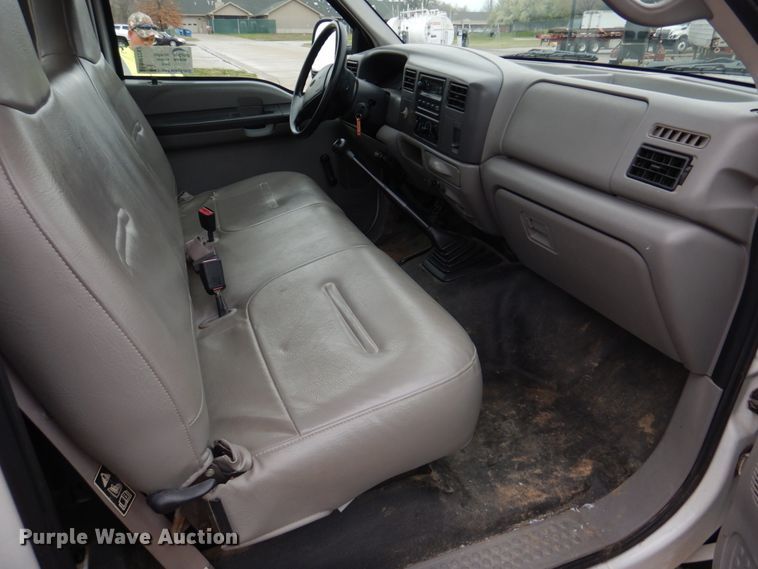 image for item DM7267 2000 Ford F550 Super Duty  flatbed truck