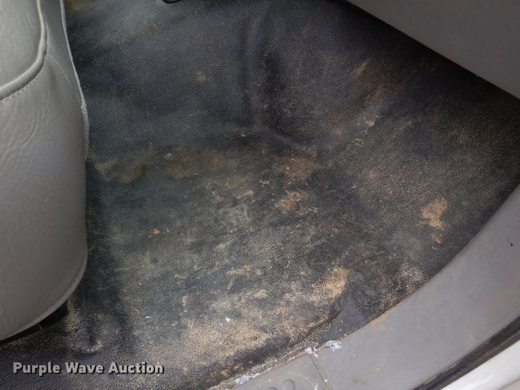 image for item DM7267 2000 Ford F550 Super Duty  flatbed truck