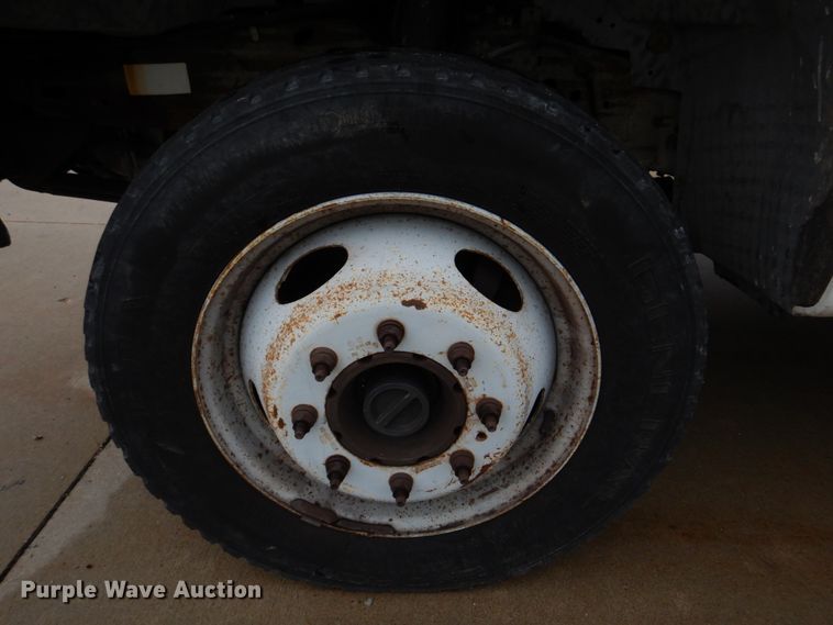 image for item DM7267 2000 Ford F550 Super Duty  flatbed truck